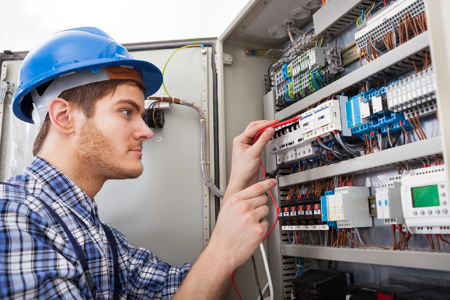 Electrician Job Report – Electrician very hard working does