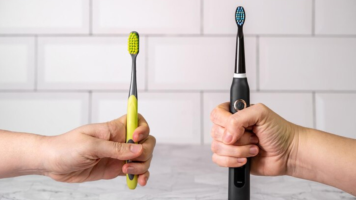 Electric vs. Manual Toothbrush –Which is Better for Plaque Removal 