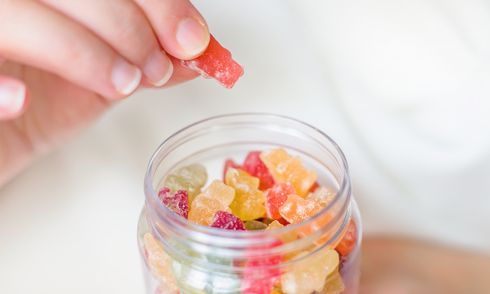 How do live resin gummies help with pain and anxiety relief?